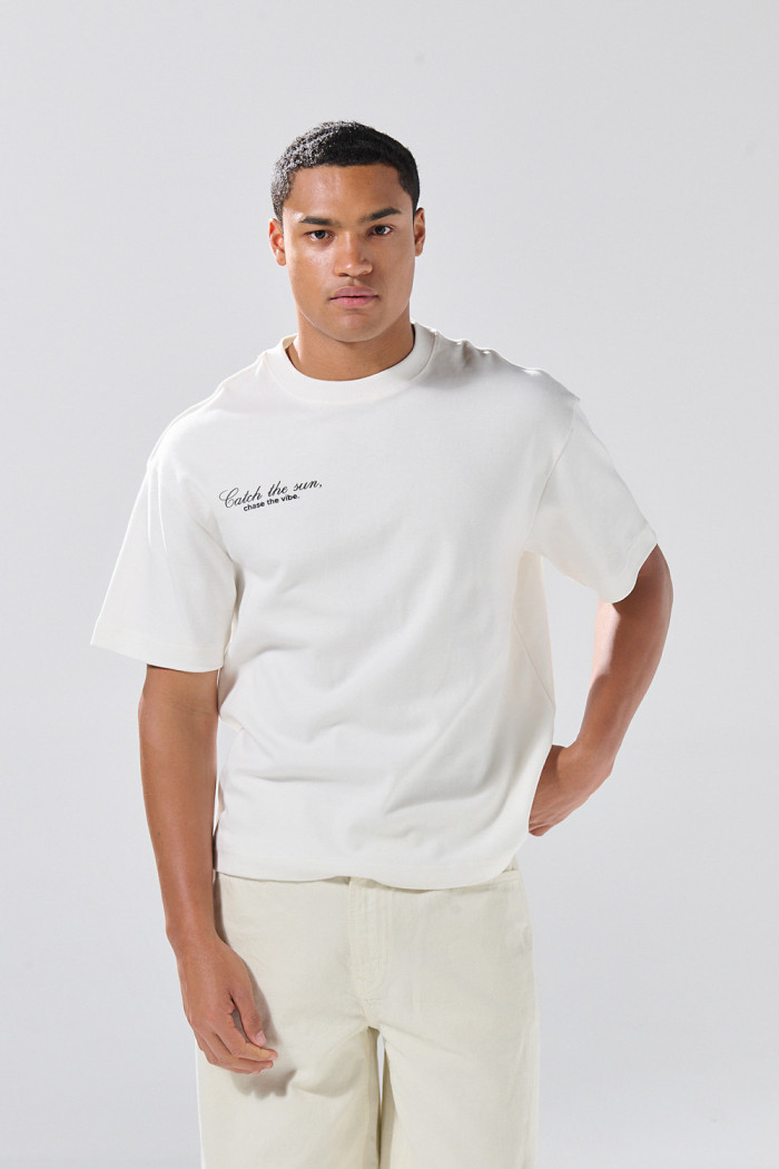 Camiseta unicolor holgada manga corta con texto de Boho Club
