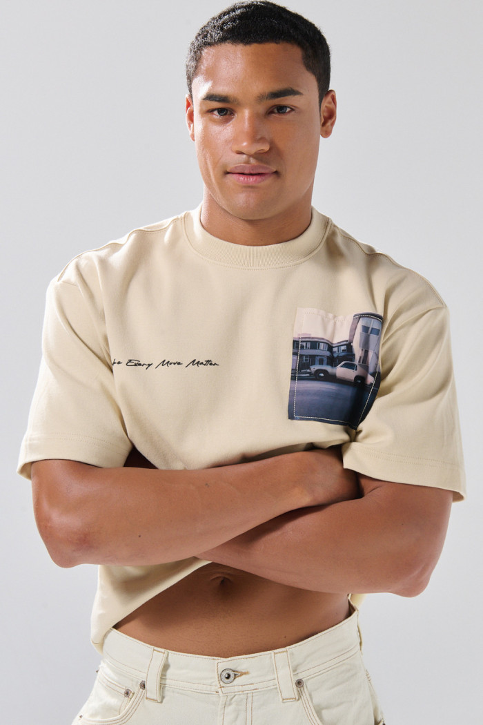 Camiseta oversize cuello redondo unicolor con arte de Poetry
