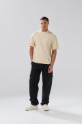 Camiseta cuello redondo unicolor con texto de Poetry
