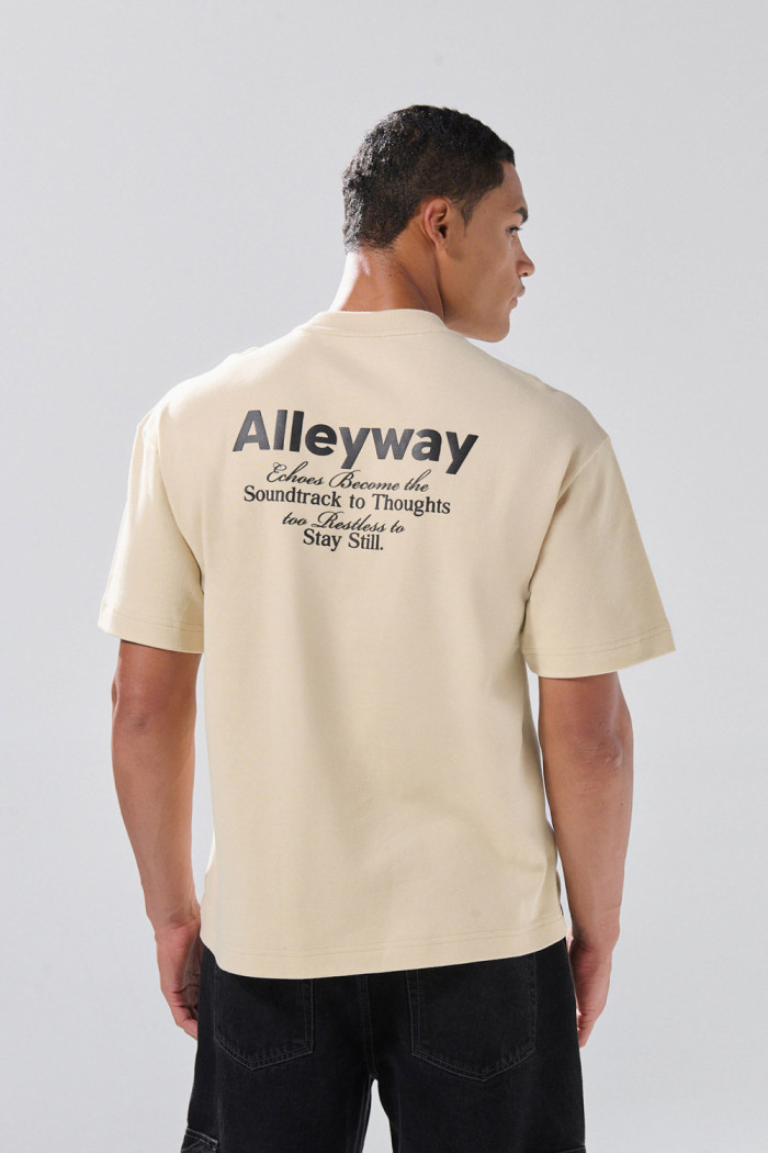 Camiseta cuello redondo unicolor con texto de Poetry
