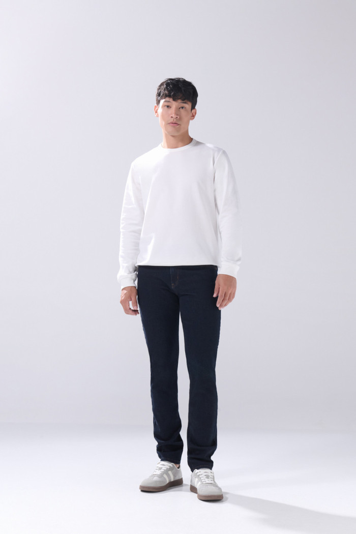 Jean azul intenso slim infaltables con bolsillos y tiro bajo
