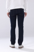 Jean azul intenso slim infaltables con bolsillos y tiro bajo
