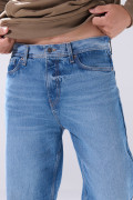 Jean baggy azul infaltables con tiro medio y bota ancha
