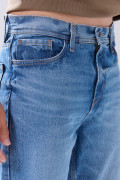 Jean baggy azul infaltables con tiro medio y bota ancha
