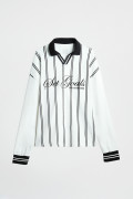 Camiseta crema cuello polo college oversize con manga larga