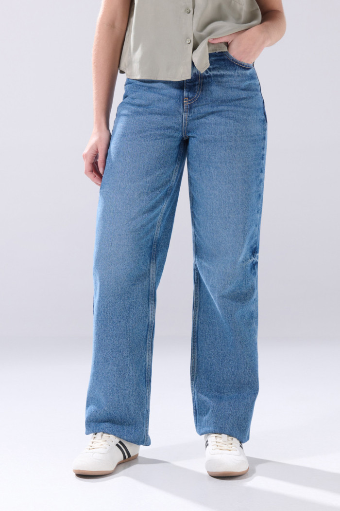 Jean 90´S azul infaltables tiro alto con ligeros desgastes
