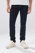 Jean azul slim infaltables con costuras visibles y tiro bajo
