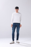 Jean skinny infaltables azul oscuro con tiro bajo y bolsillos
