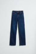 Jean tiro alto straight leg azul infaltables con bota recta
