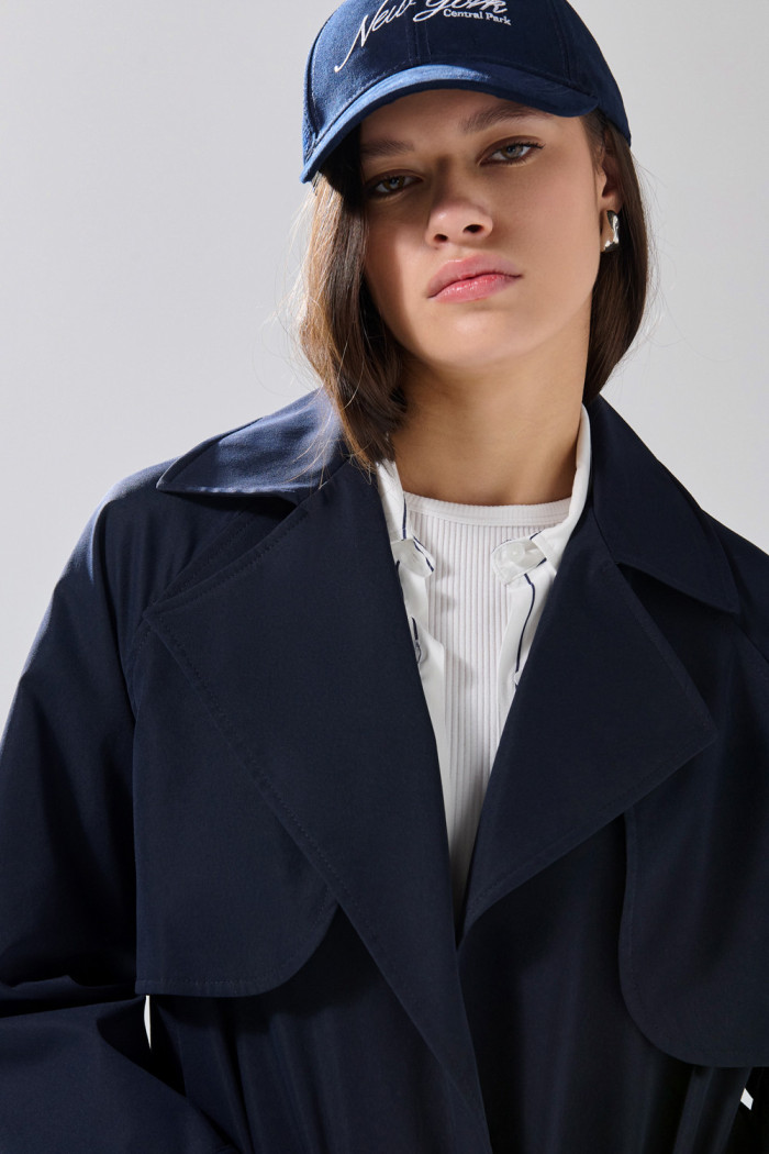 Chaqueta unicolor cazadora crop con solapas en cuello
