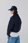 Chaqueta unicolor cazadora crop con solapas en cuello
