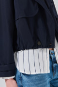 Chaqueta unicolor cazadora crop con solapas en cuello
