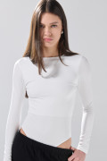 Body unicolor cuello redondo con cierre de broches
