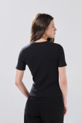 Camiseta ajustada manga corta negra con texturas de canal
