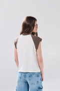 Camiseta crop top crema college con manga ranglan corta
