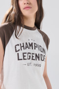 Camiseta crop top crema college con manga ranglan corta
