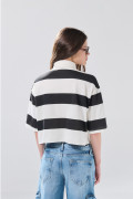 Camiseta crema con rayas y cuello polo de Fan Edition