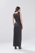 Vestido negro largo con manga sisa y diseños de puntos

