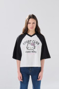Camiseta crema crop top oversize de Hello Kitty cuello V
