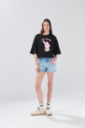 Camiseta oversize negra crop top con arte de My Melody