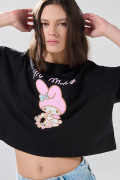 Camiseta oversize negra crop top con arte de My Melody