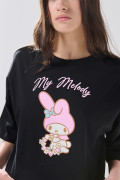 Camiseta oversize negra crop top con arte de My Melody