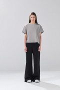Camiseta oversize unicolor cuello redondo en tela suave
