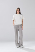 Camiseta oversize unicolor cuello redondo en tela suave
