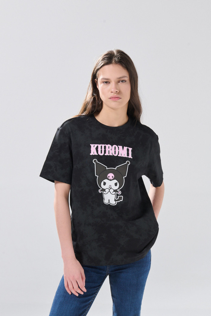 Camiseta de Kuromi negra tie dye con manga corta
