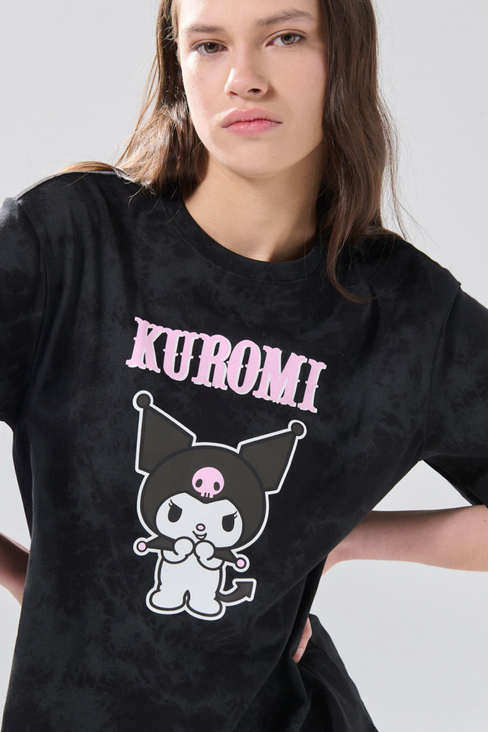 Camiseta de Kuromi negra tie dye con manga corta
