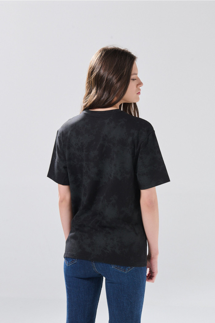 Camiseta de Kuromi negra tie dye con manga corta
