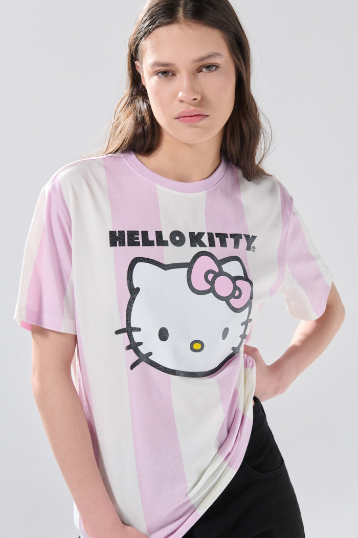 Camiseta a rayas crema manga corta con arte de Hello Kitty
