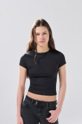 Camiseta unicolor infaltables con manga corta en tela suave
