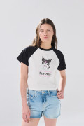 Camiseta manga ranglan corta crema con diseño de Kuromi
