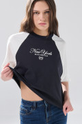 Camiseta unicolor crop top oversize con arte college