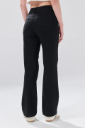 Jean straight leg infaltables tiro alto negro con bota recta