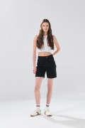 Short de jean negro con súper tiro alto y 5 bolsillos
