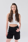 Short de jean negro con súper tiro alto y 5 bolsillos
