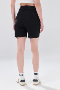 Short de jean negro con súper tiro alto y 5 bolsillos
