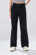 Jean negro 90´S infaltables tiro alto con bota recta
