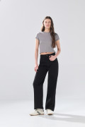 Jean negro 90´S infaltables tiro alto con bota recta
