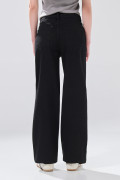 Jean negro 90´S infaltables tiro alto con bota recta
