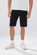 Bermuda negra de jean slim infaltables con tiro bajo
