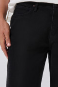 Bermuda negra de jean slim infaltables con tiro bajo
