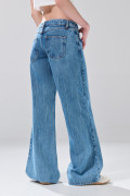 Jean open leg azul medio infaltables con bota ancha
