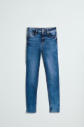 Jean push up infaltables azul medio con realce y tiro alto