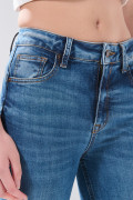 Jean push up infaltables azul medio con realce y tiro alto