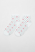 Medias cremas claras cortas con corazones y puntos
