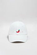 Cachucha beisbolera crema con diseño de chile rojo