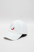 Cachucha beisbolera crema con diseño de chile rojo